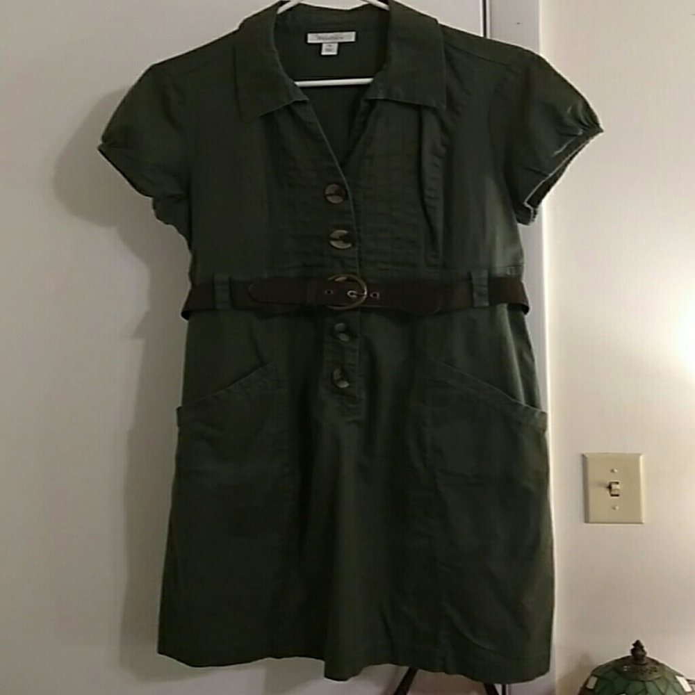 Dress with belt